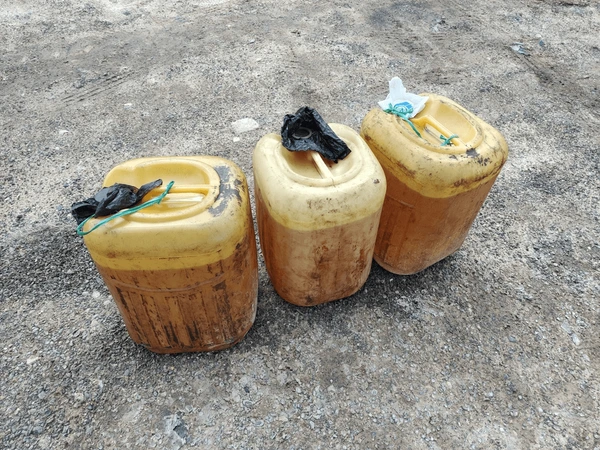 garrafas de combustible